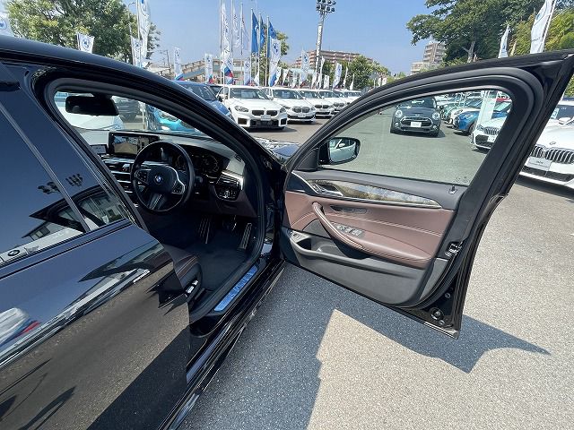 530e Sedan RHD