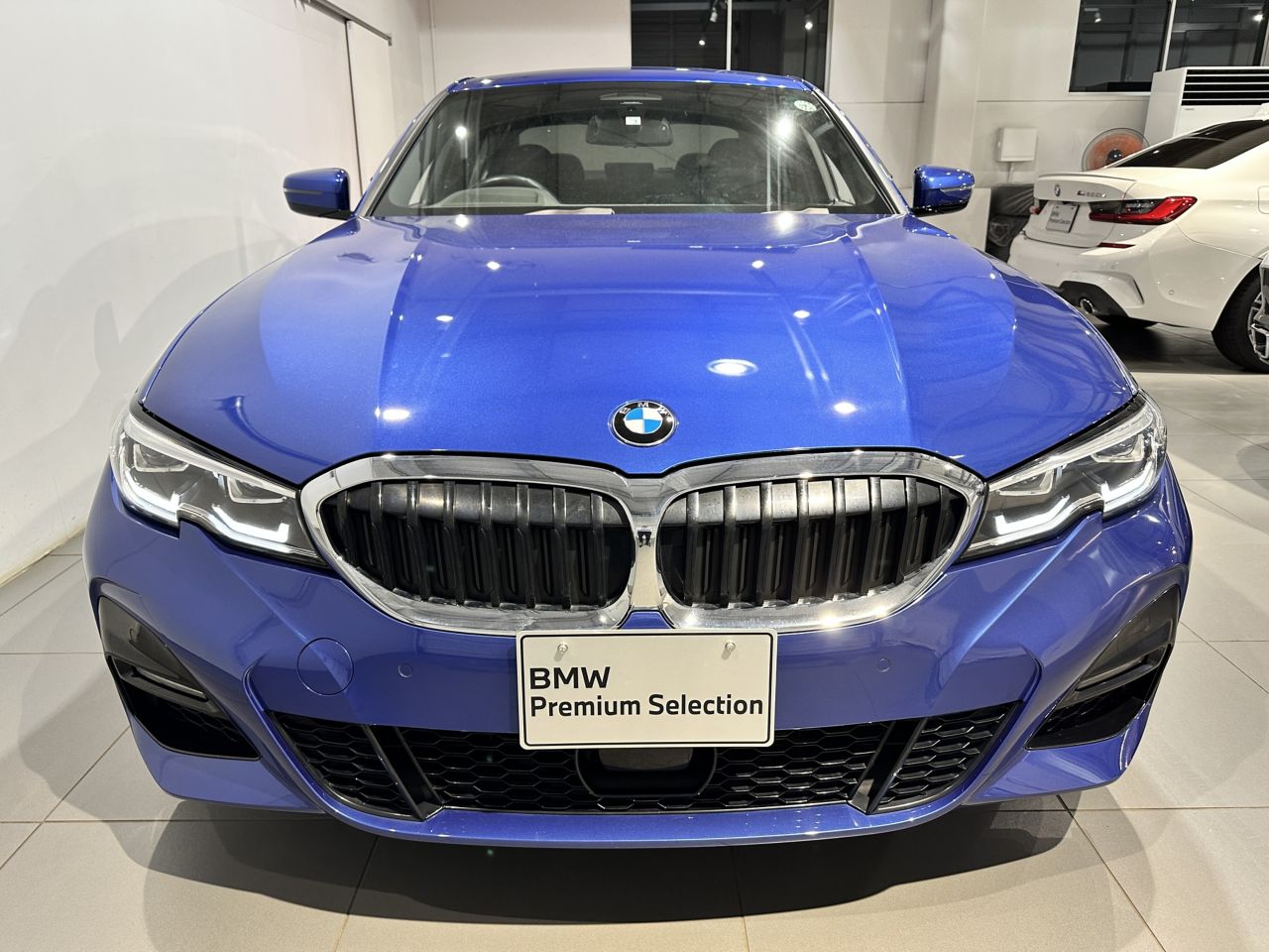 320i Sedan RHD