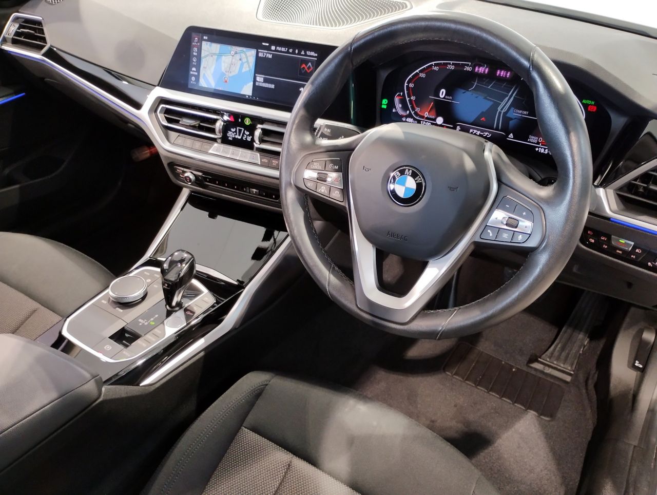 320i Sedan RHD