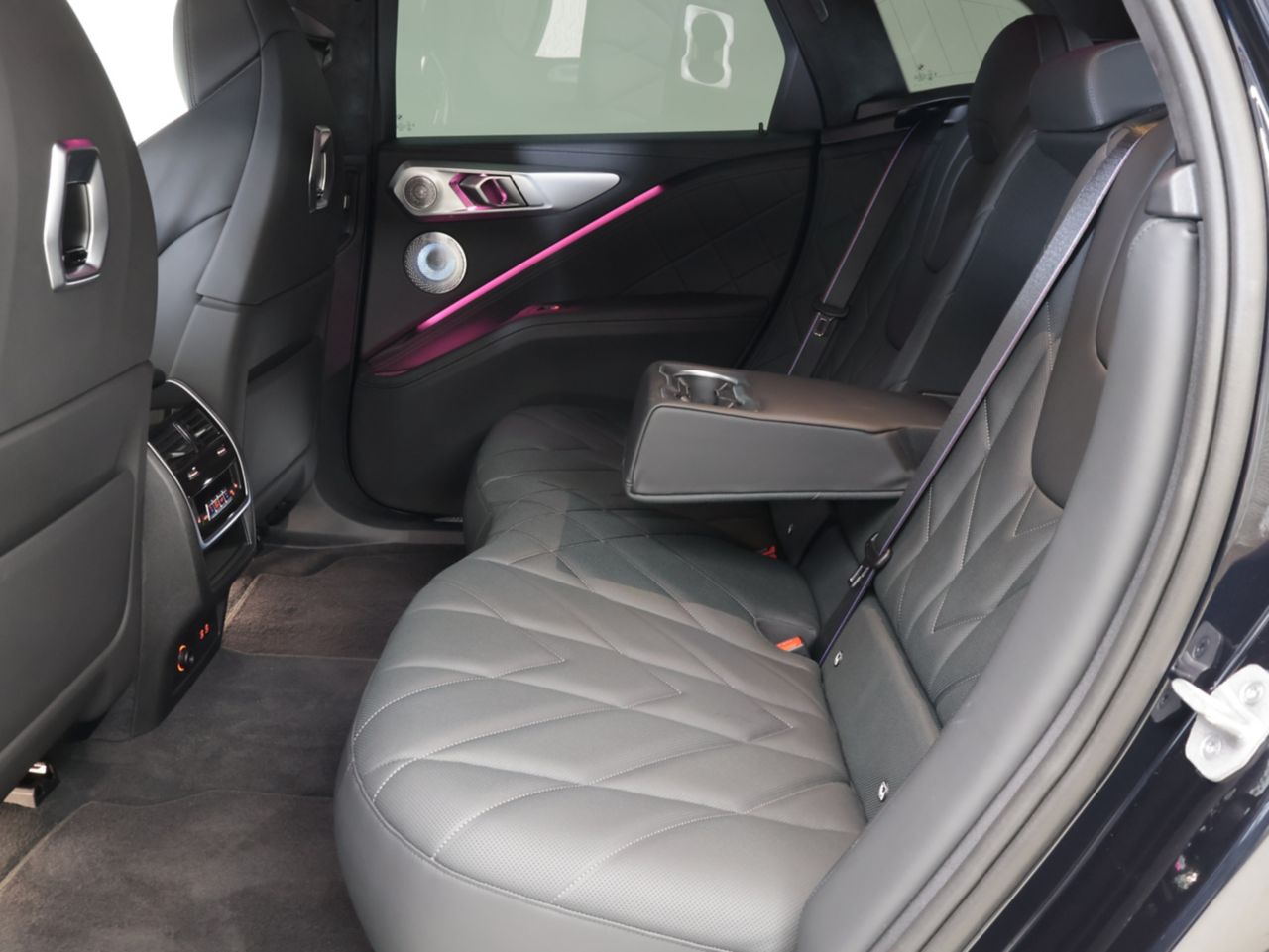 XM RHD