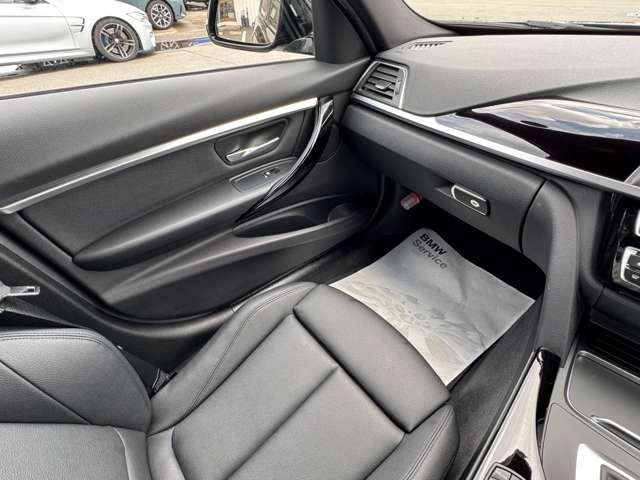 320D SEDAN RHD