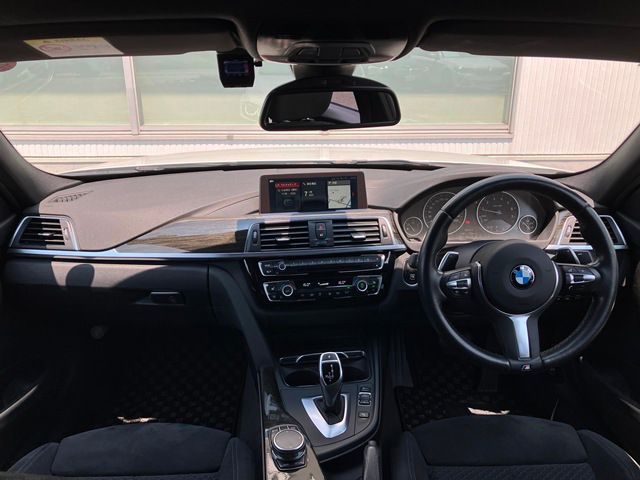 320I SEDAN RHD