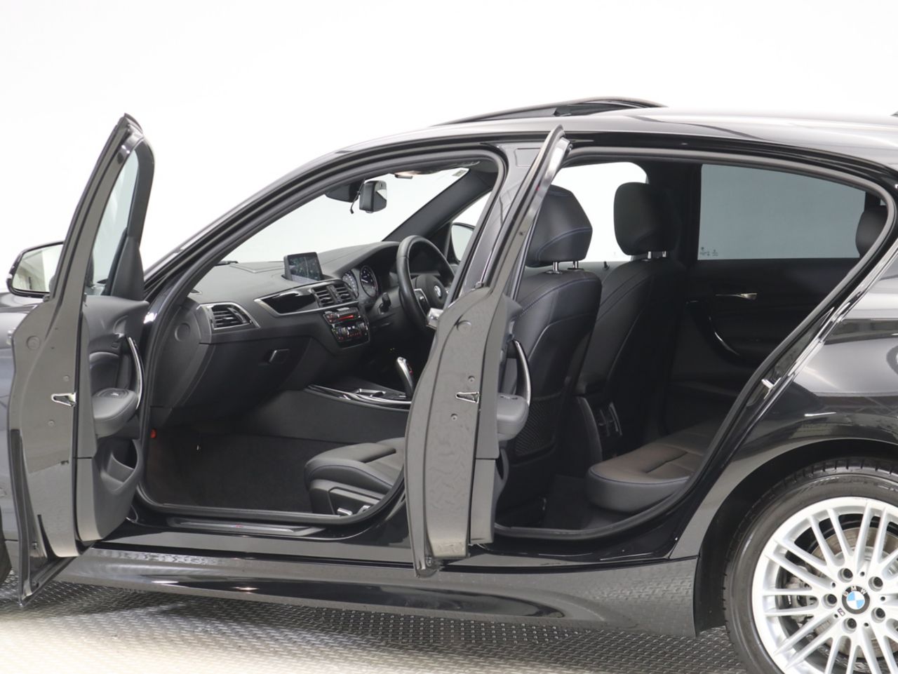 118D 5DOOR RHD
