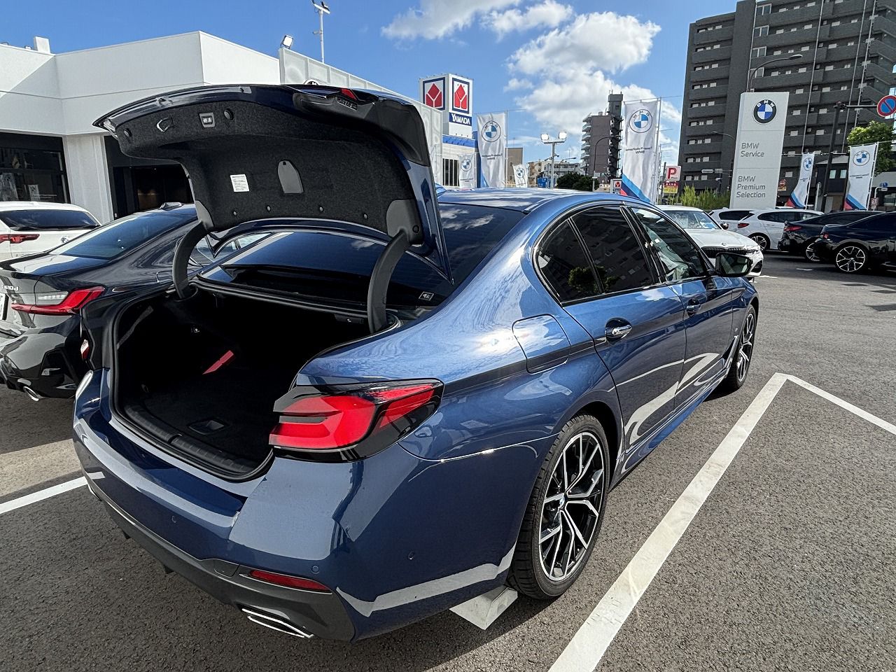 530e Sedan RHD