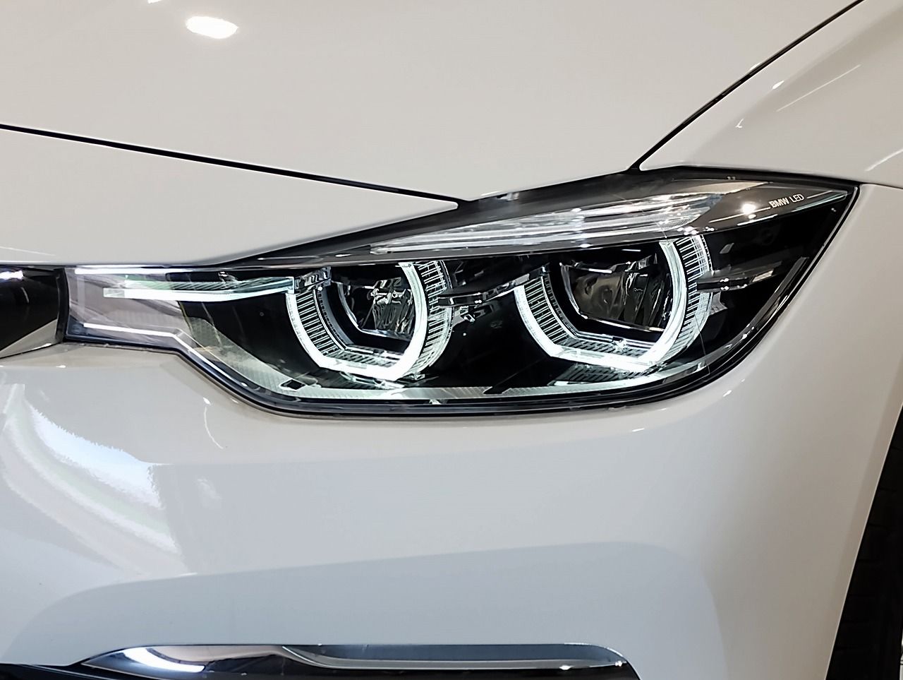 320D SEDAN RHD