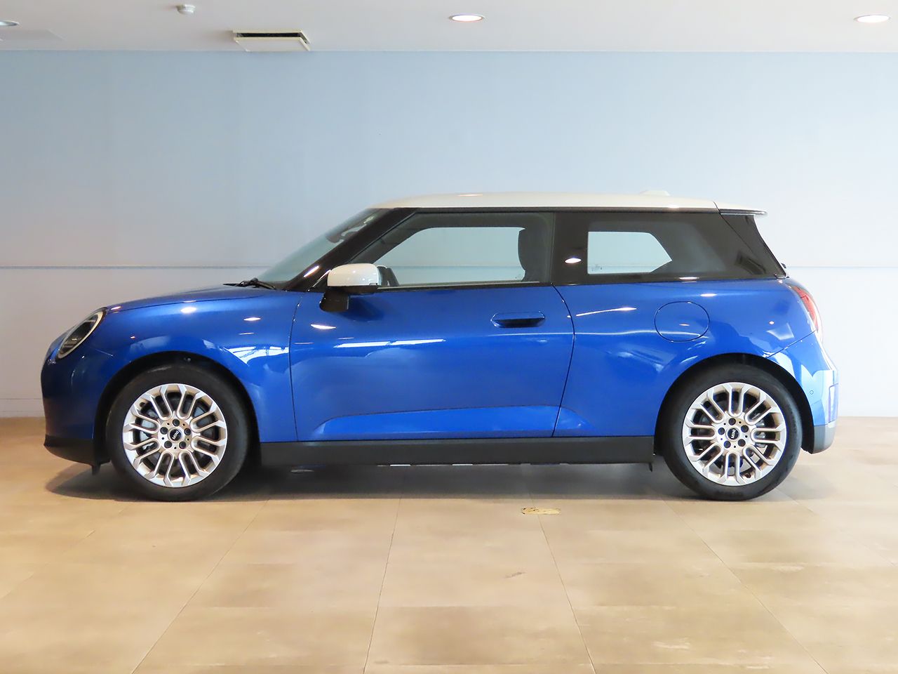 J01 MINI Cooper SE