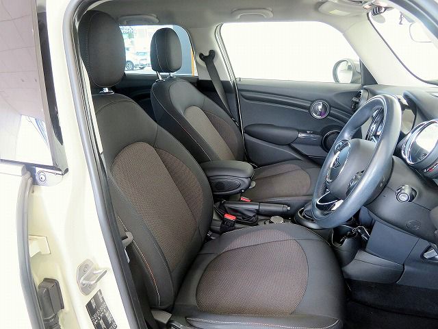 F55 COOPER D (AT)