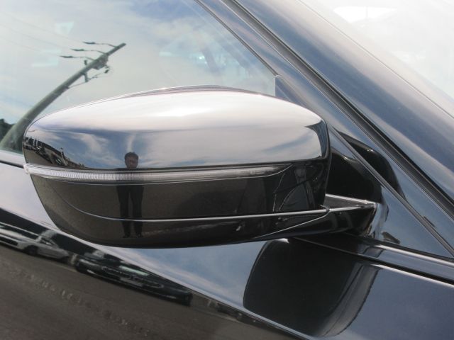 520d xDrive Sedan RHD