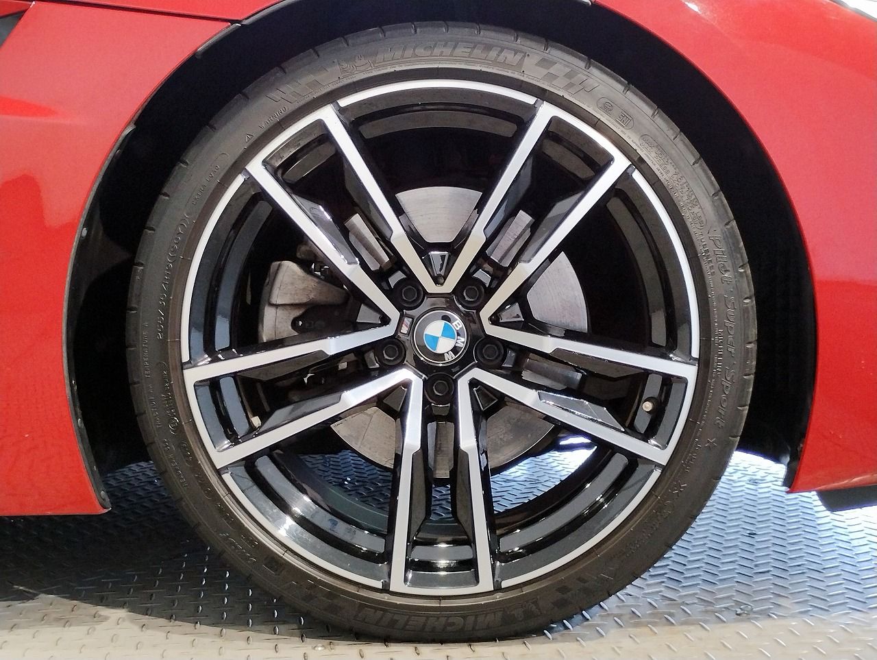 G29 z4 sDrive20i RHD