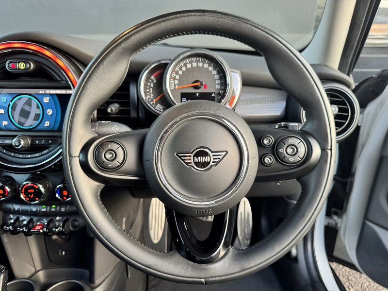 MINI F55 Cooper D 5dr Hatch LCI