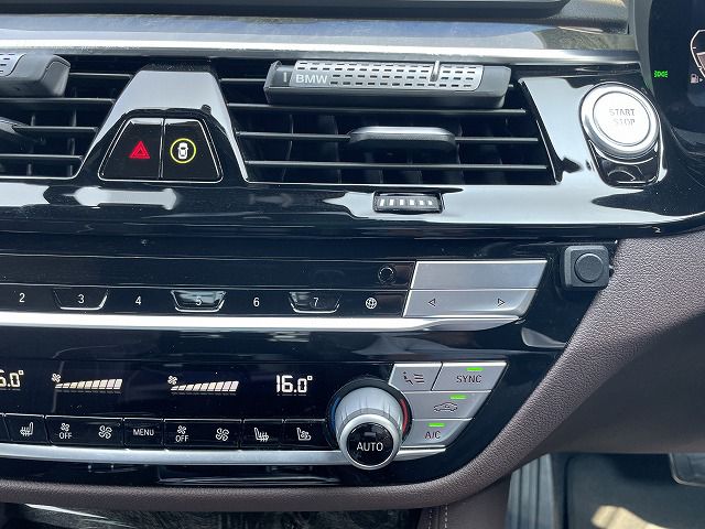 530e Sedan RHD