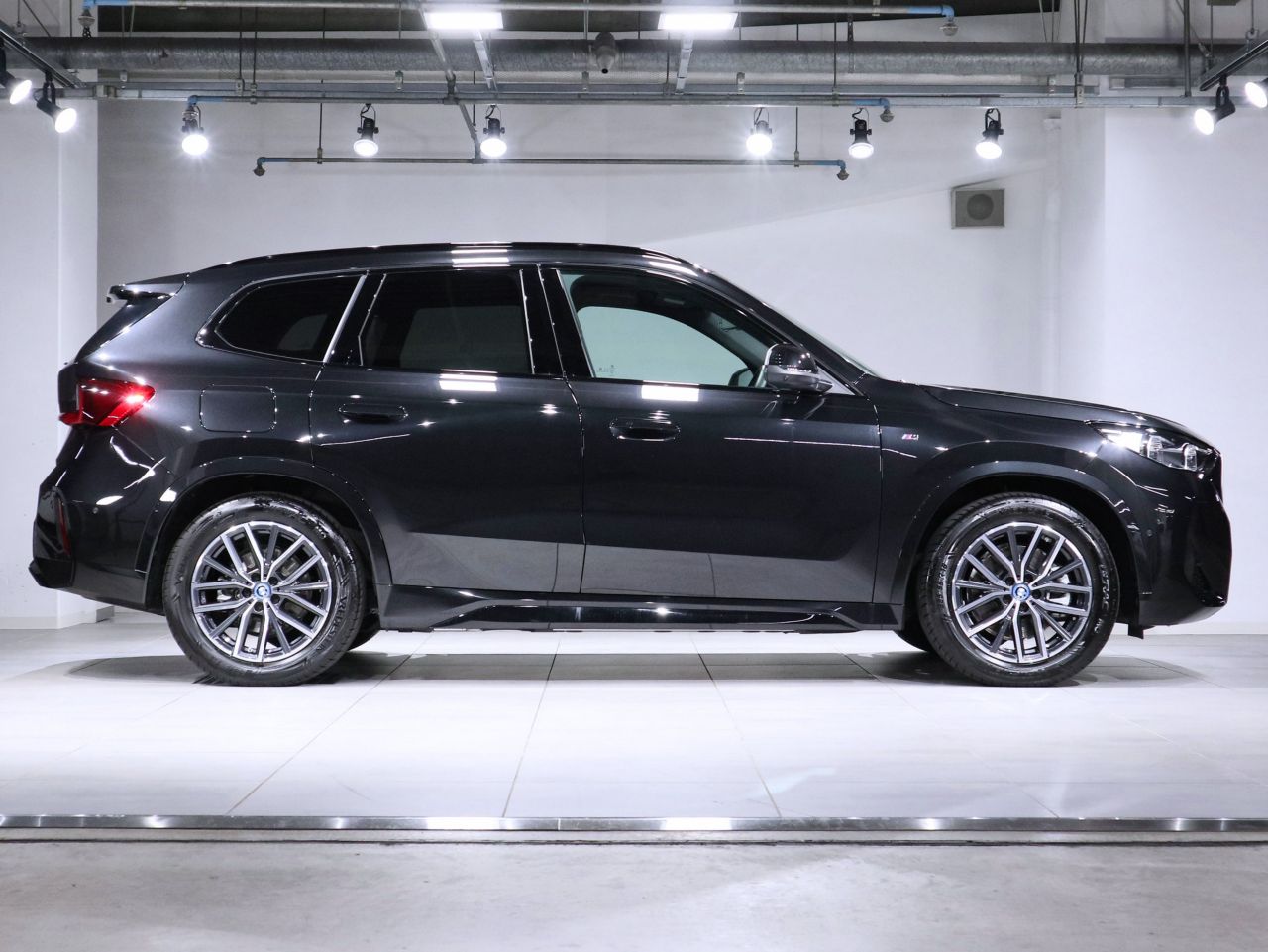 U11 iX1 xDrive30