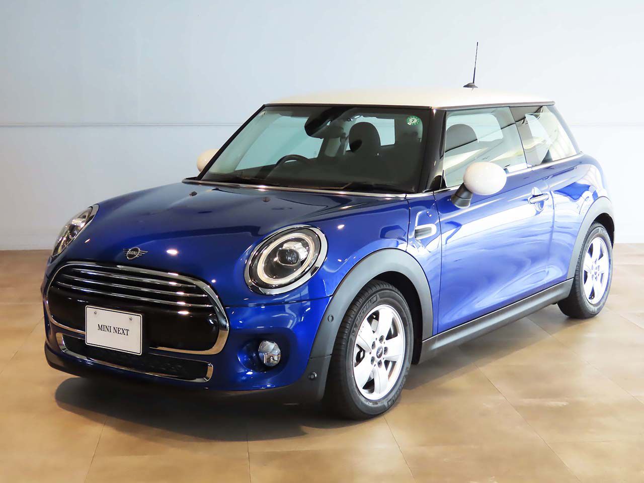 THE NEW MINI COOPER 3 DOOR.