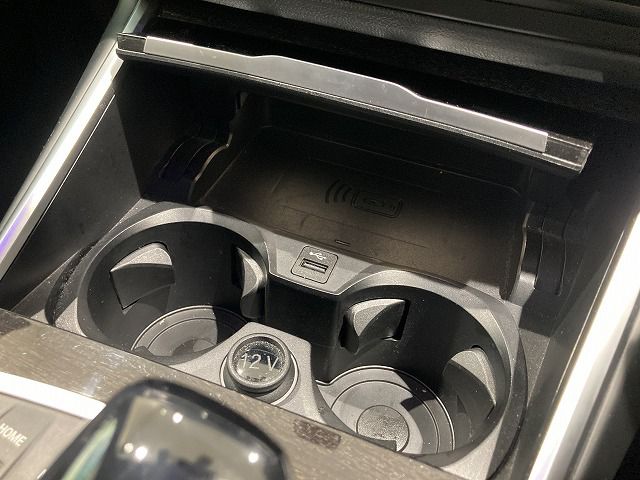 G20 320d xDrive RHD Saloon