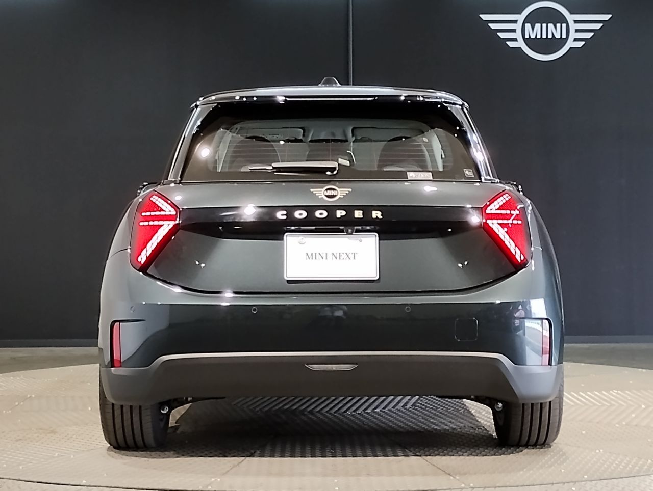 J01 MINI Cooper E