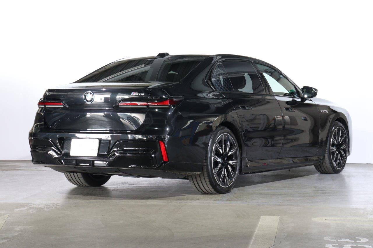 BMW i7 M70 xDrive Sedan RHD