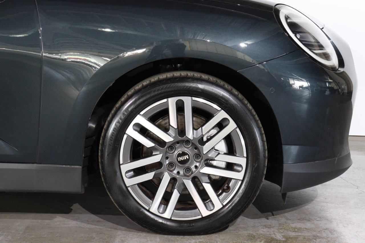 J01 MINI Cooper E