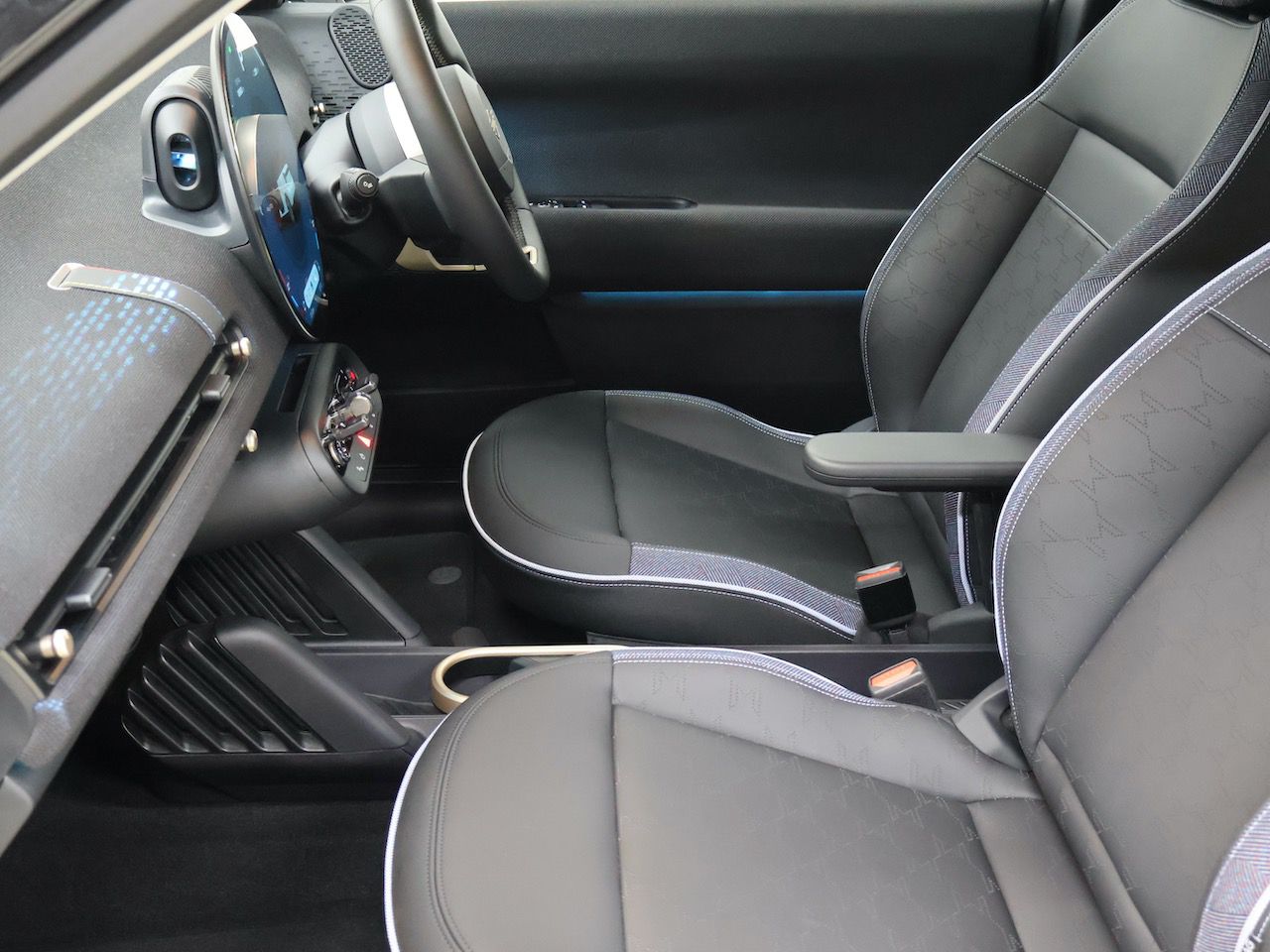 J01 MINI Cooper E