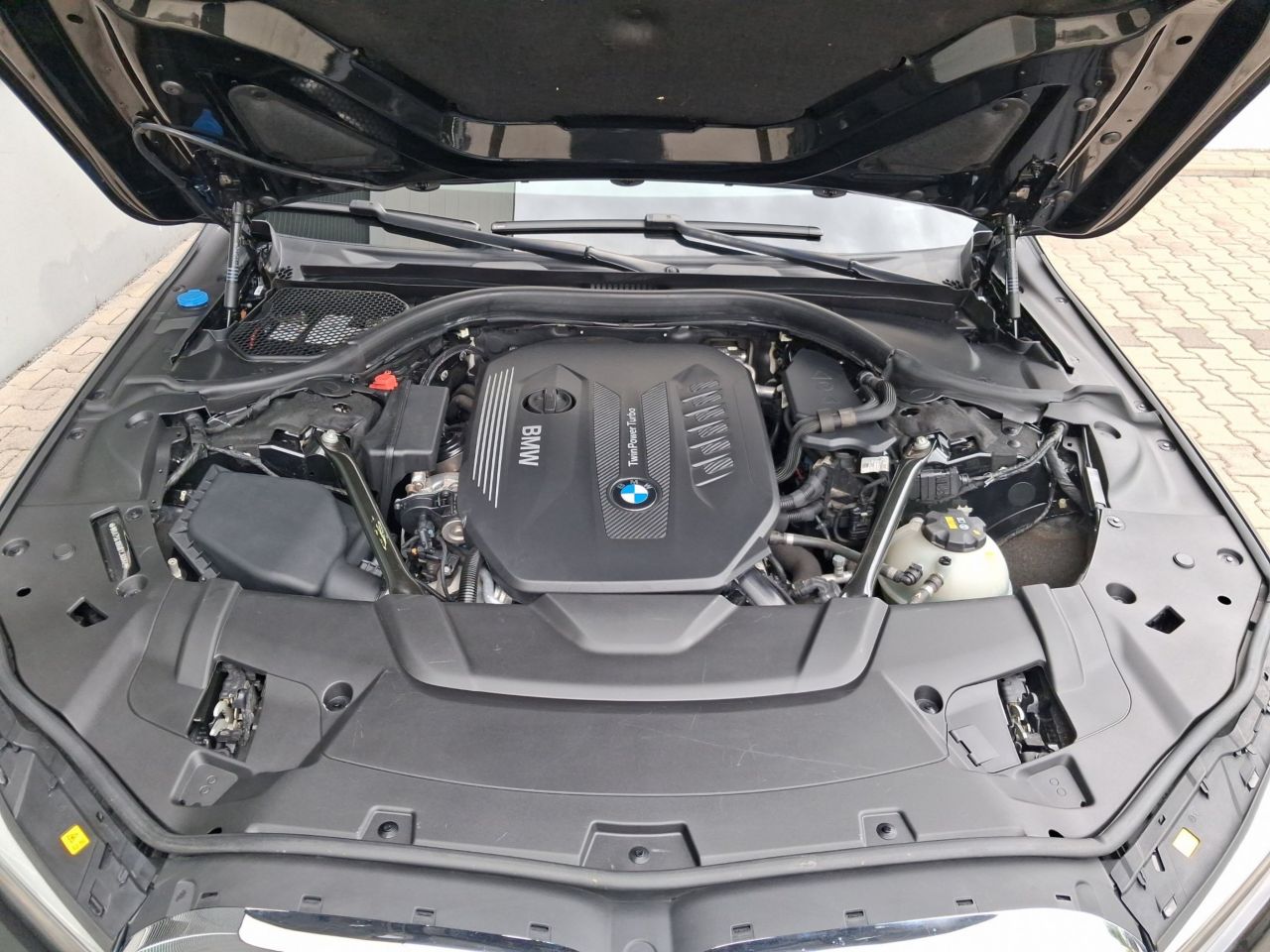 BMW 740