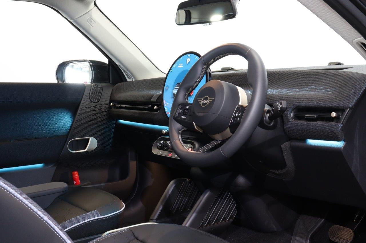 J01 MINI Cooper SE