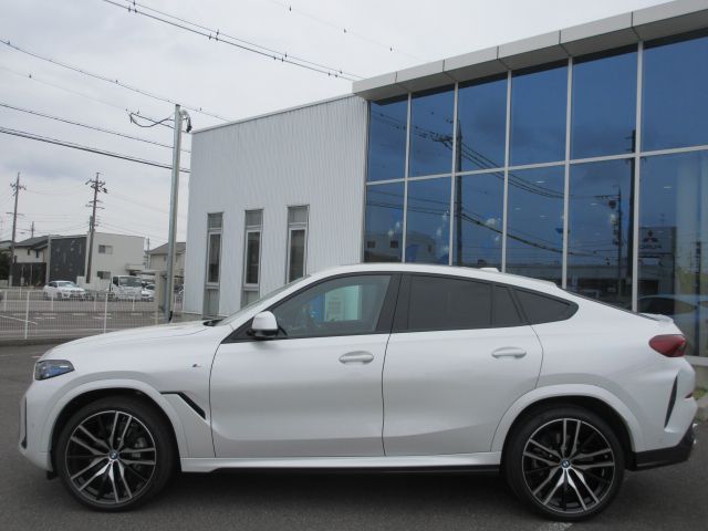 X6 M60i xDrive RHD