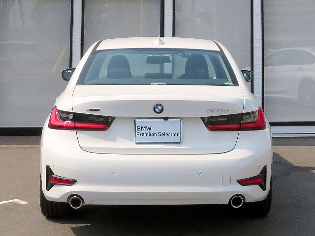 G20 320d xDrive RHD Saloon