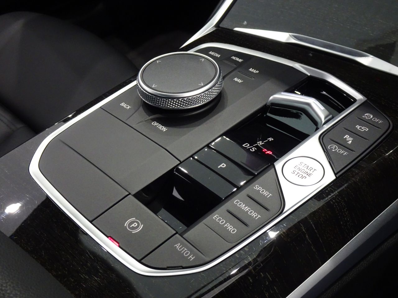 320d xDrive Berline RHD