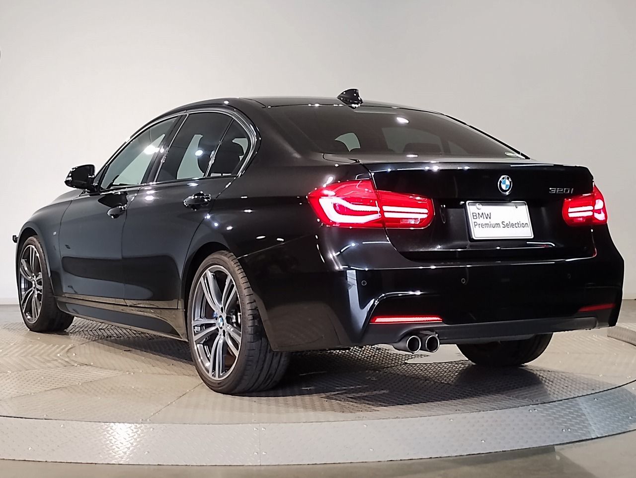 320I SEDAN RHD