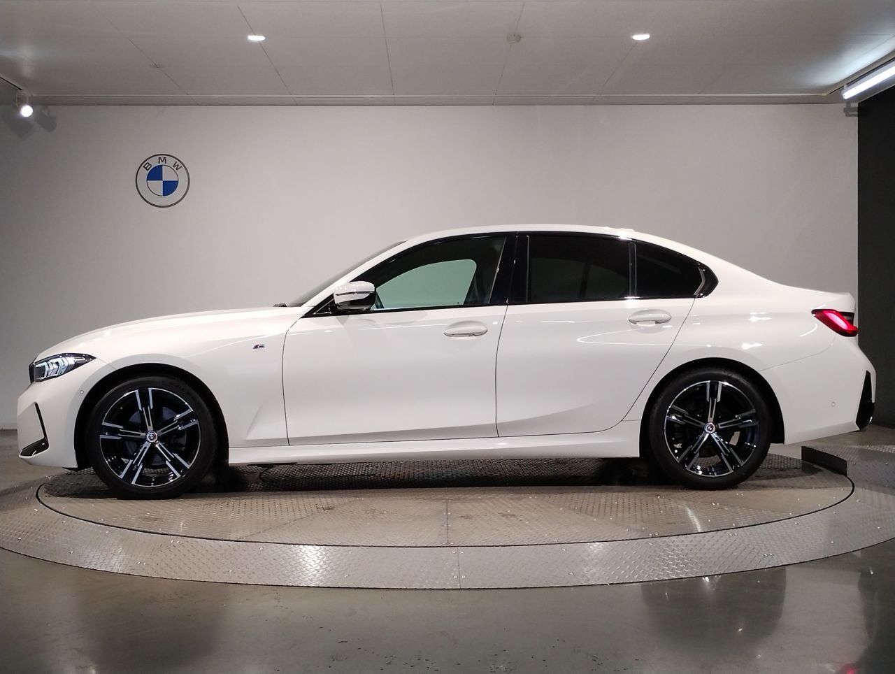 320d xDrive Berline RHD