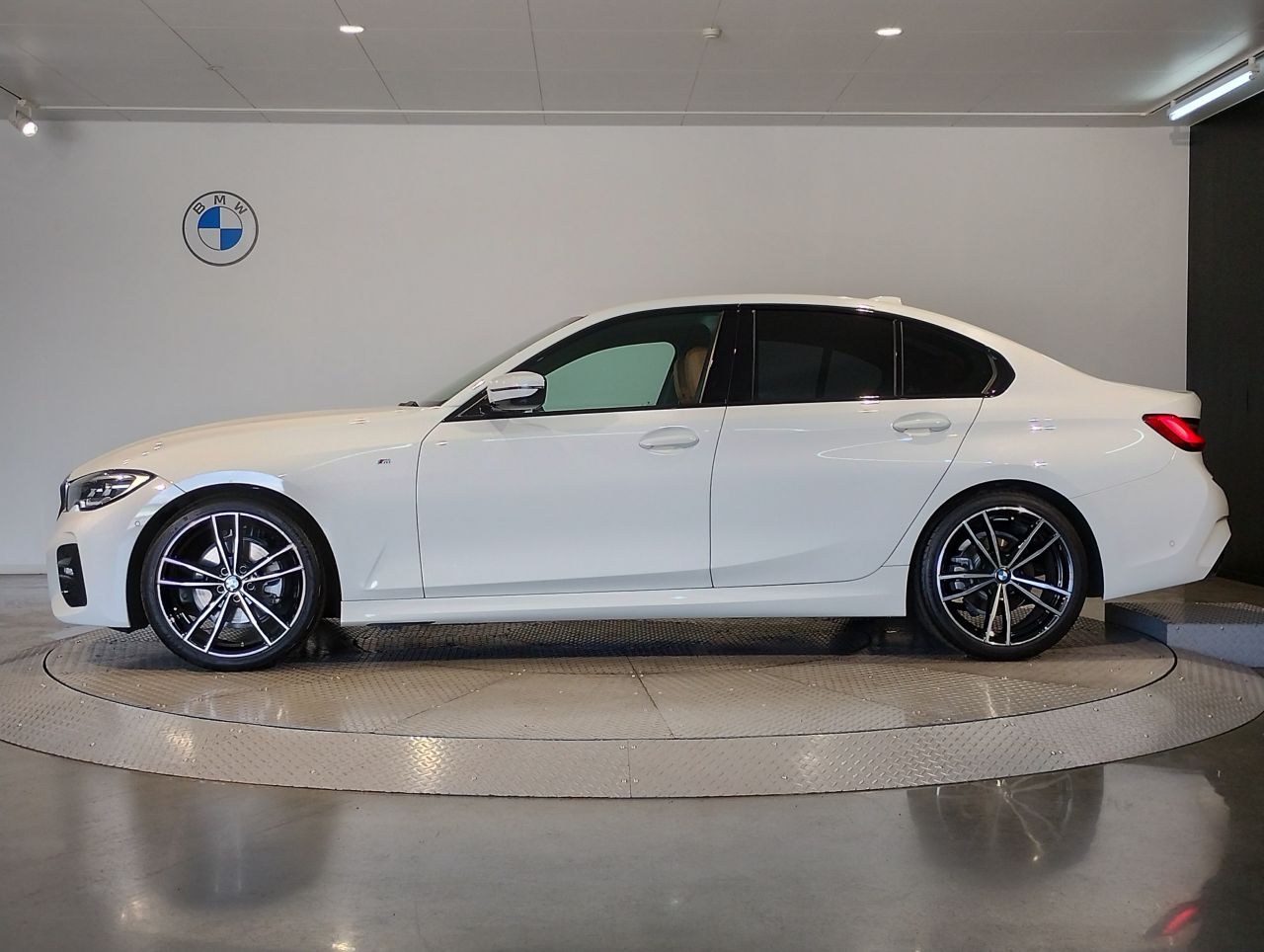 G20 320i Saloon RHD MX