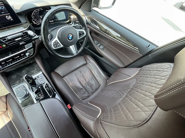 530e Sedan RHD