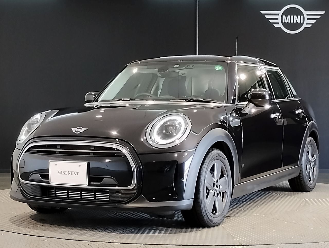 THE NEW MINI ONE 5 DOOR.