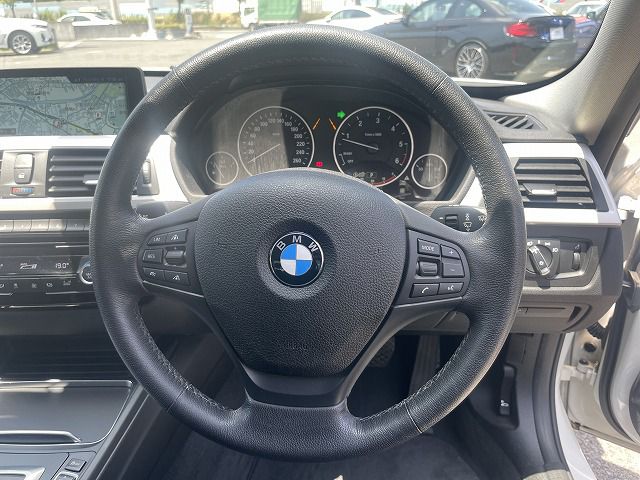 320D SEDAN RHD