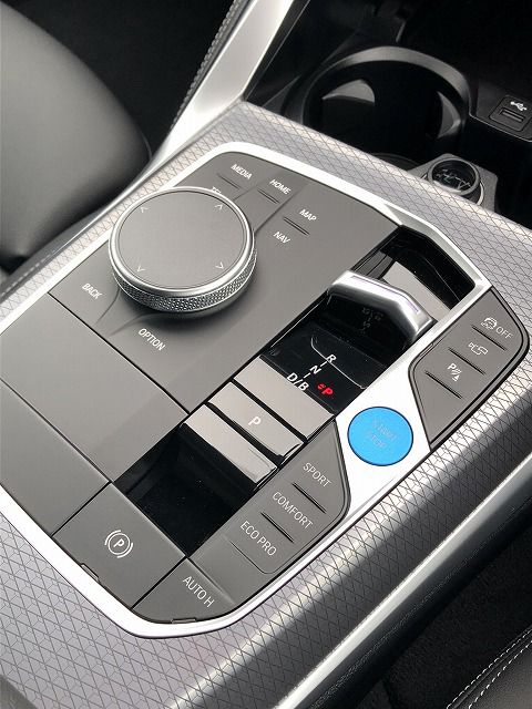 G26 i4 eDrive40 RHD