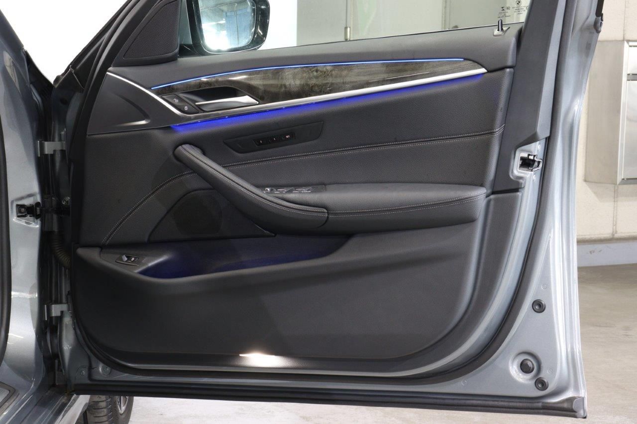 520d xDrive Sedan RHD