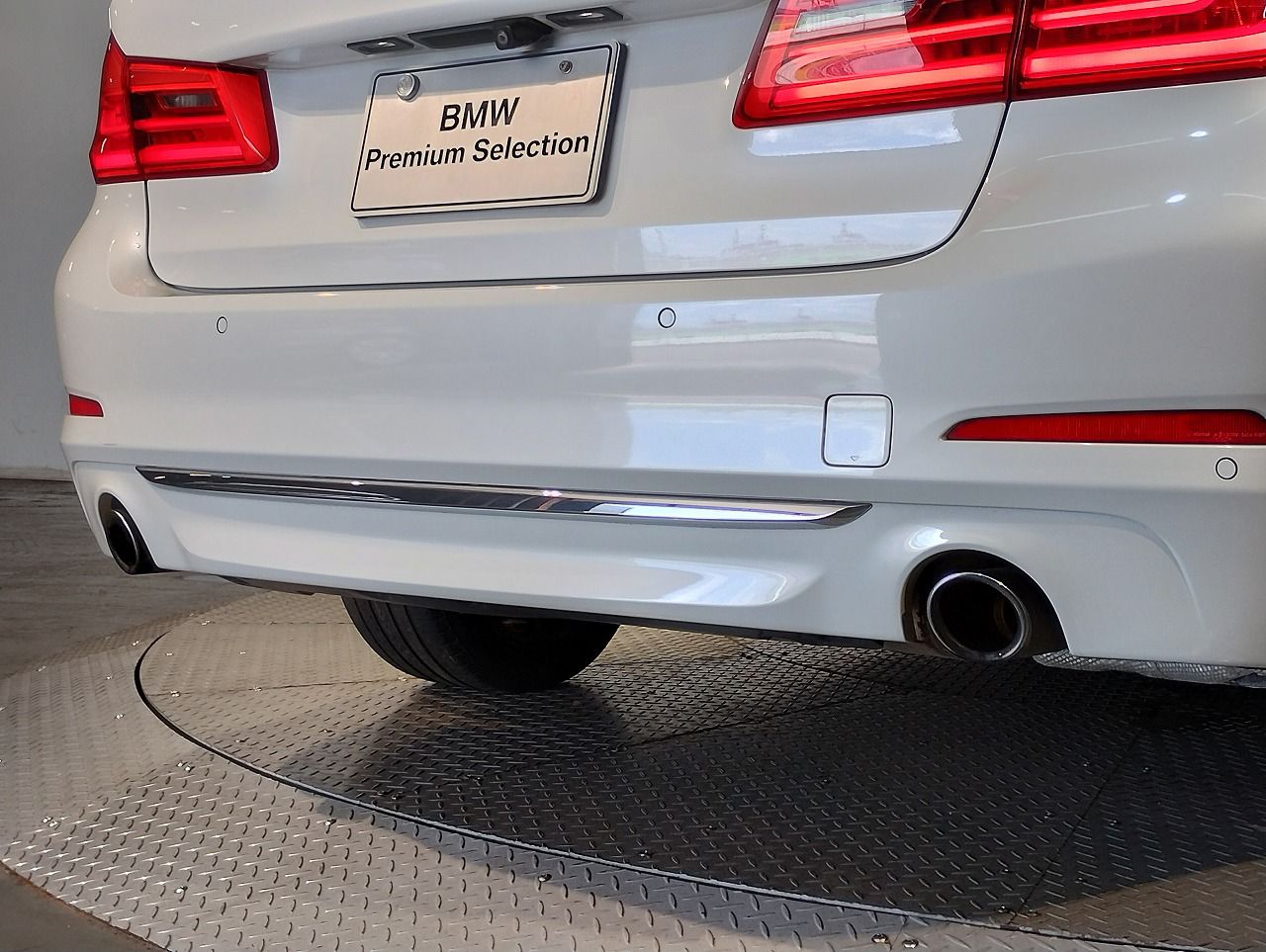 523I