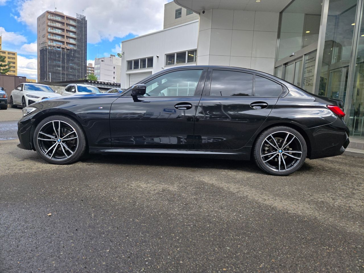 G20 320d xDrive RHD Saloon
