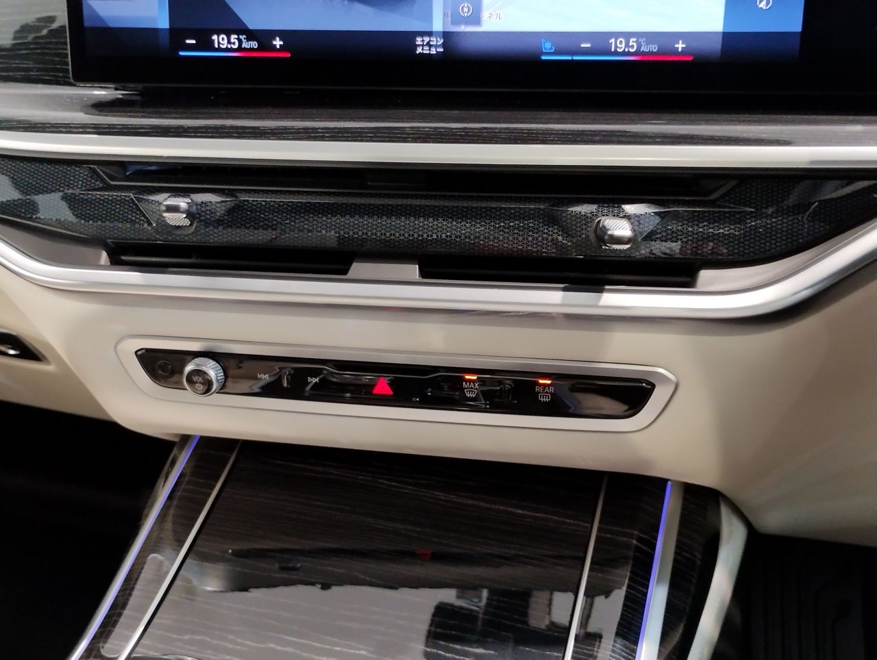 X7 xDrive40d RHD US