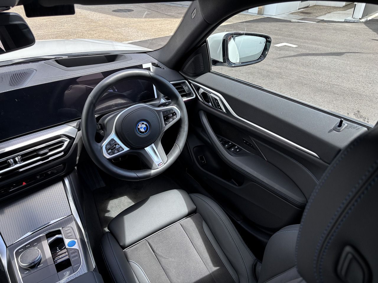G26 i4 eDrive40 RHD