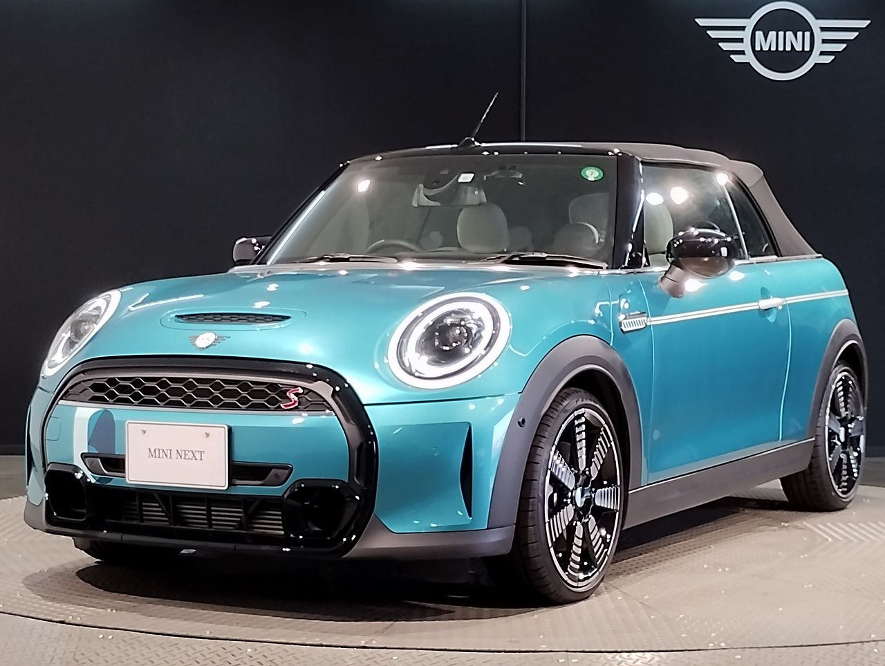 MINI COOPER S CONVERTIBLE. SEASIDE EDITION.