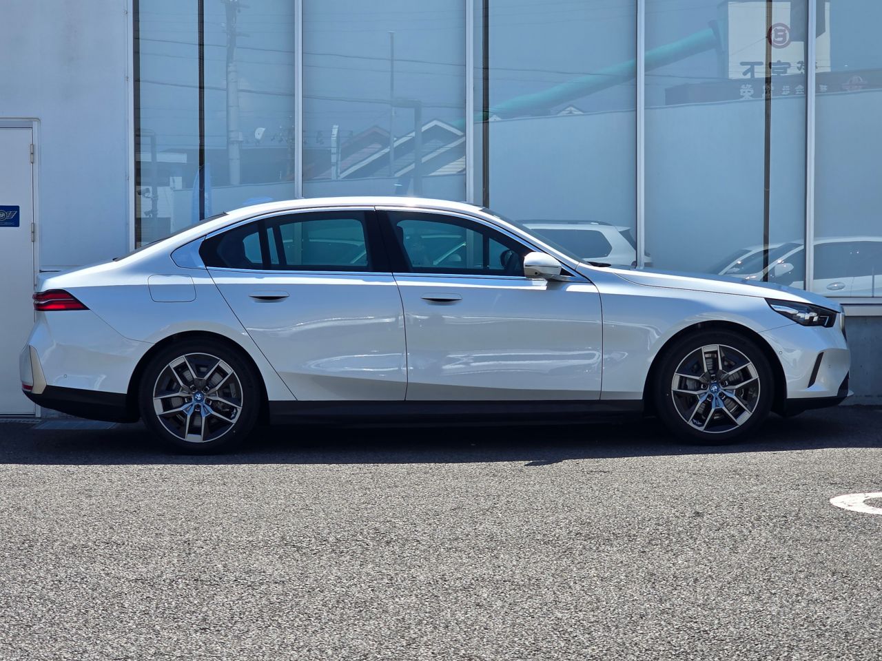 BMW i5 eDrive40 Sedan RHD