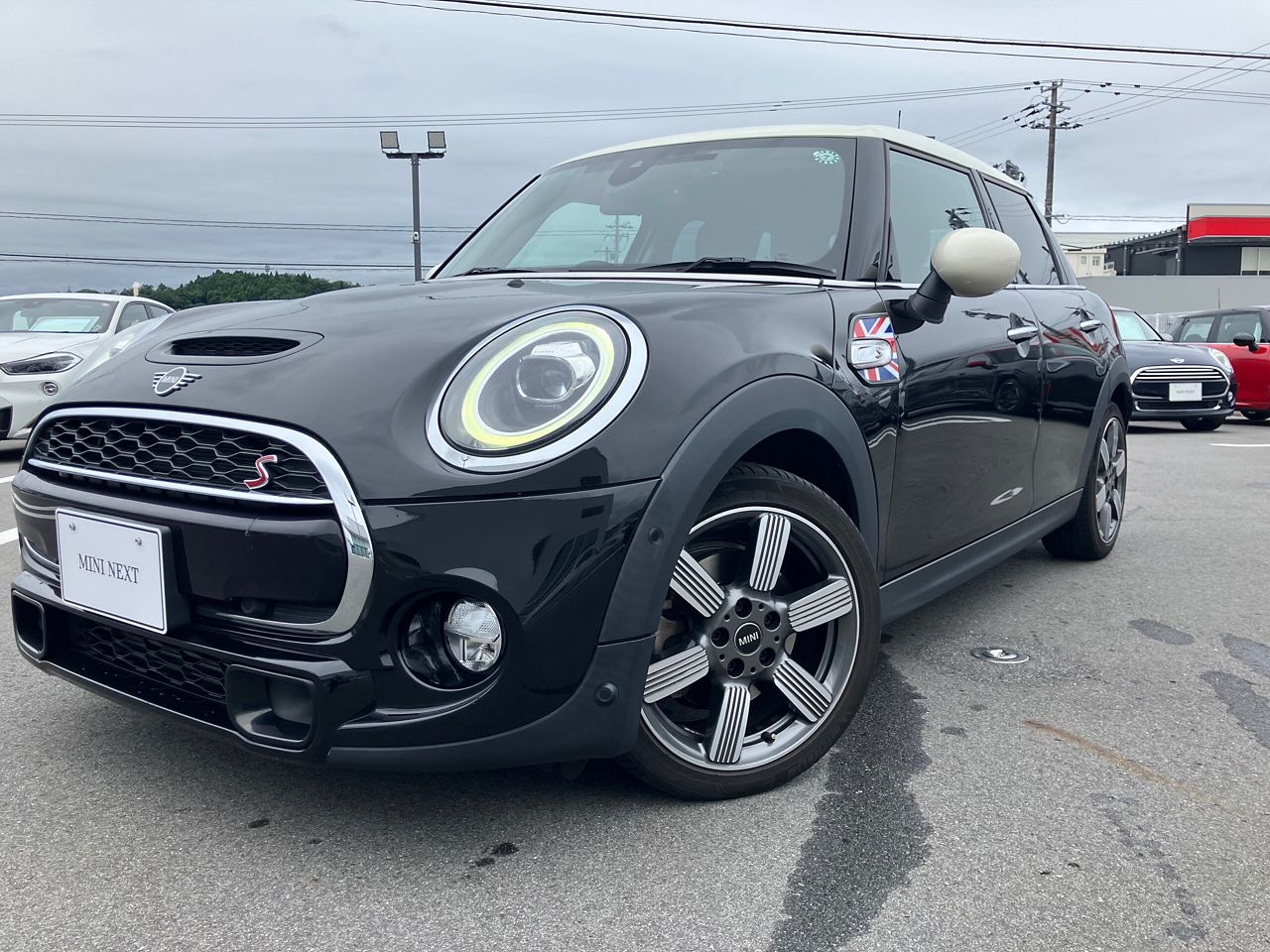 THE NEW MINI COOPER S 5 DOOR.
