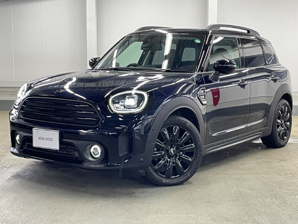 THE NEW MINI COOPER D CROSSOVER.