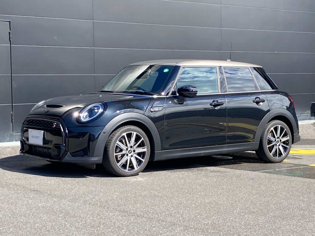 MINI COOPER S 5 DOOR SHADOW EDITION.