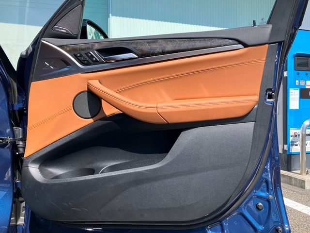 X4 M40i RHD