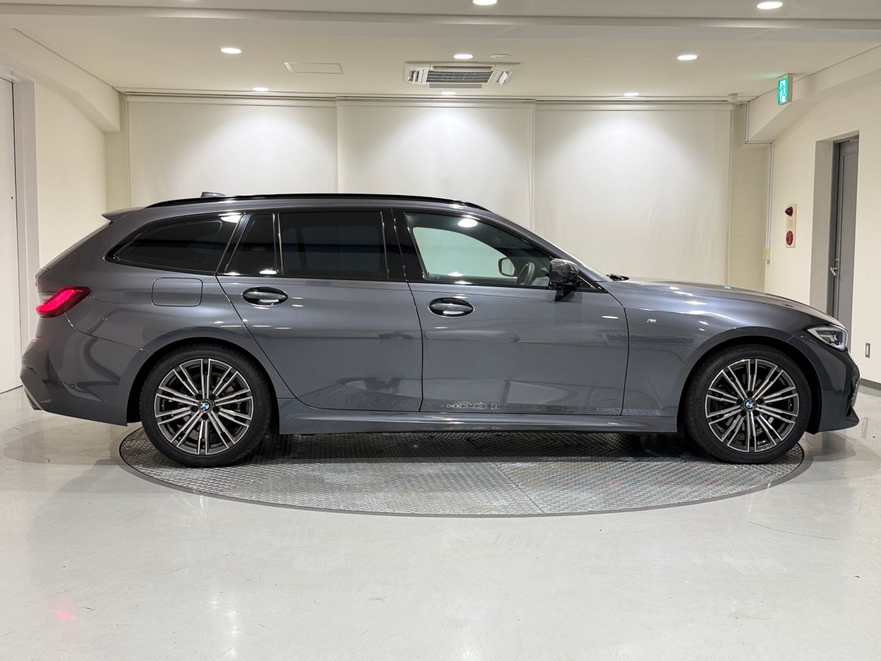 G21 320i RHD