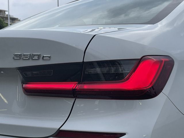 G20 330e Saloon RHD