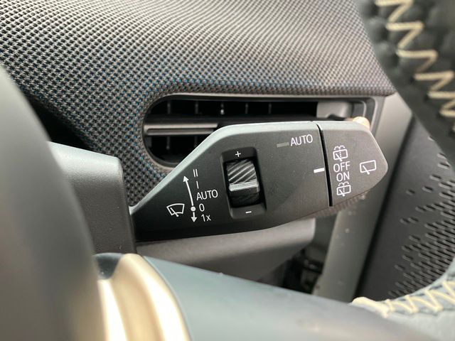 J01 MINI Cooper E