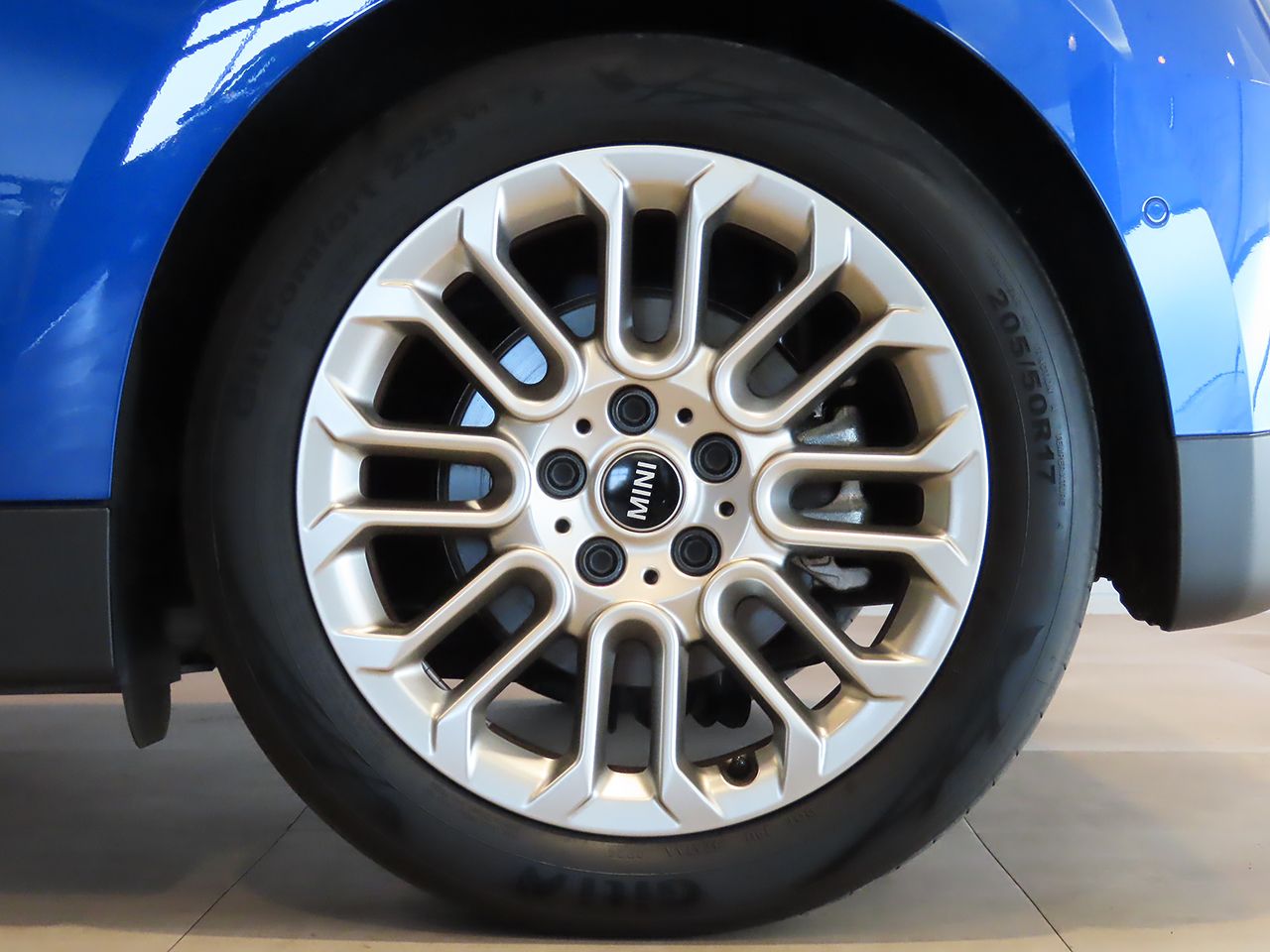 J01 MINI Cooper SE