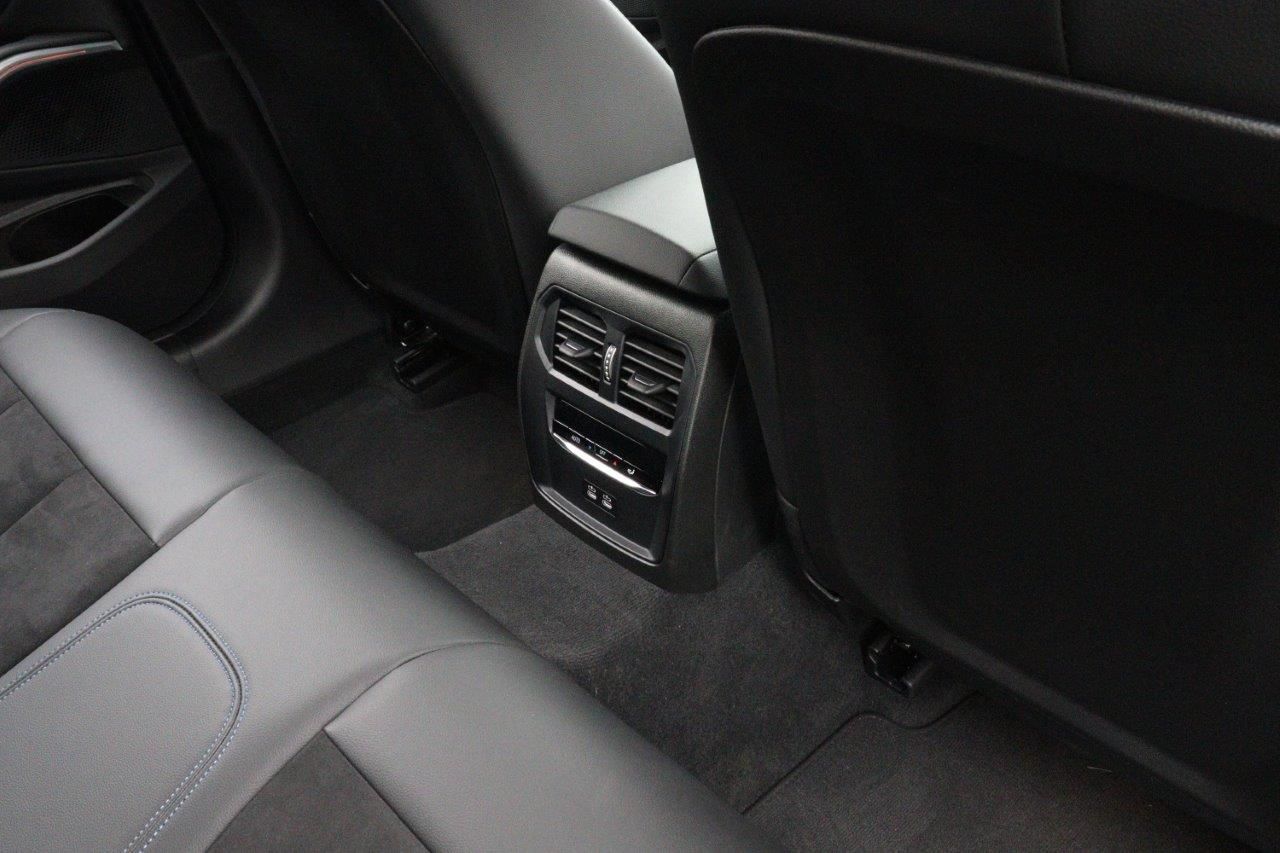320d xDrive Berline RHD